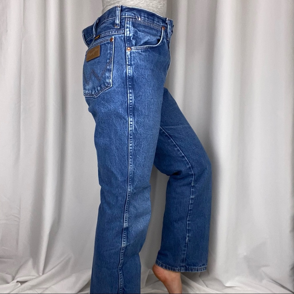 SOLD Wrangler light/medium wash denim sz 34” - Picture 5 of 12